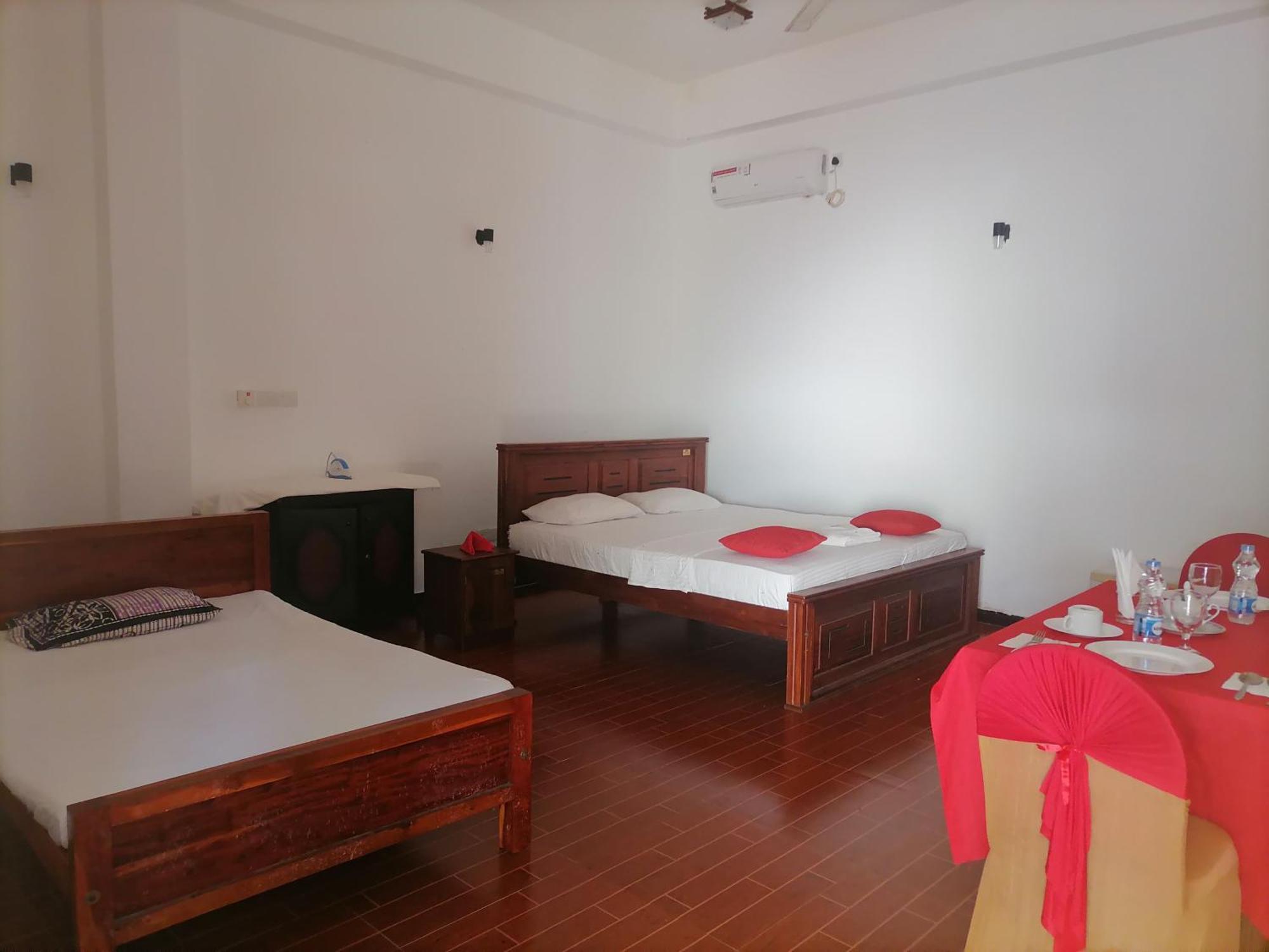 Avanya Hotel And Reception Hall Angunakolapelessa Ngoại thất bức ảnh